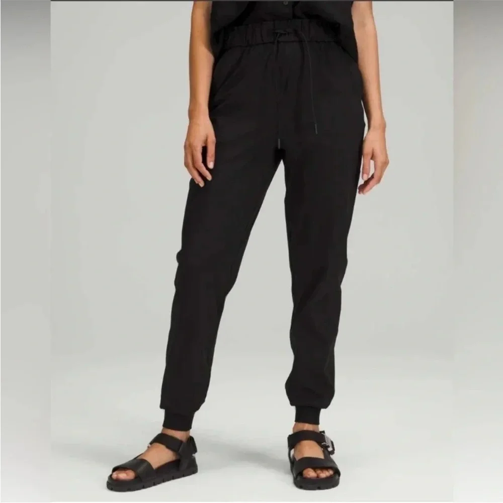 Lululemon Stretch High-Rise Jogger Black size 4